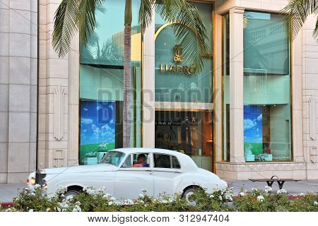 Los Angeles, Usa - April 5, 2014: Lladro Store In Beverly Hills District Of Los Angeles. Beverly Hil