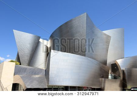 Los Angeles, Usa - April 5, 2014: Walt Disney Concert Hall In Los Angeles. The Famous Landmark Was D