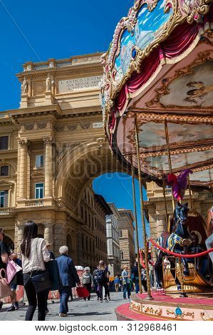 Florence, Italy - April, 2018: Tourists And Locals At The Republic Square Next To The Carrousel And
