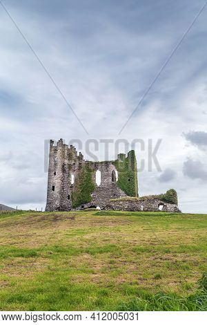 Ballycarbery Castle Is A Castle 3 Kilometres (2 Mi) From Cahersiveen, County Kerry, Ireland