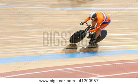 Viena, Áustria - 27 de setembro - Rigard van Klooster (Nethderlands) compete na spri de equipe masculino