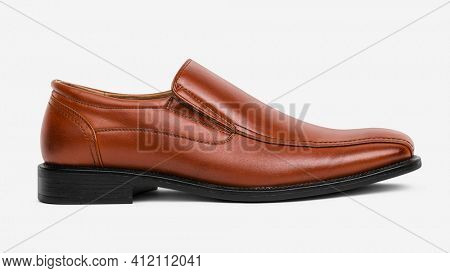 Brown leather slip-on men's shoes fashion
