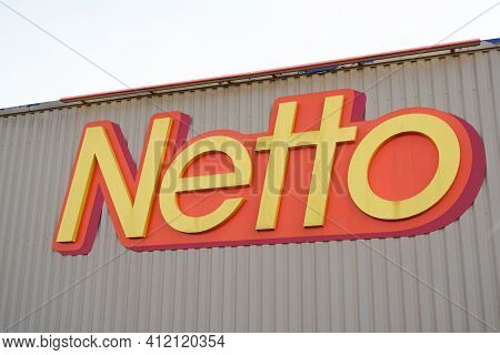 Bordeaux , Aquitaine France - 03 08 2021 : Netto Logo Brand And Text Sign On Building Facade Discoun