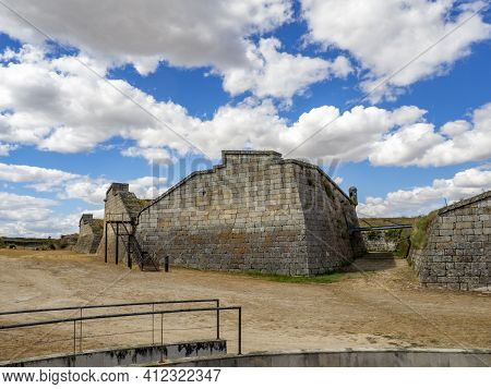 Almeida, Guarda, Portugal; August 2020: Entance And Fragment Of The Fortified Medieval Walls Of The 