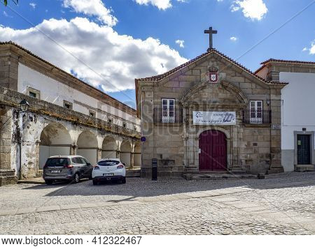 Almeida, Guarda, Portugal; August 2020: Entance And Fragment Of The Fortified Medieval Walls Of The 
