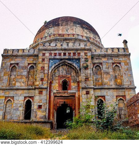 Mughal Architecture Inside Lodhi Gardens, Delhi, India, Arches Inside The The Three-domed Mosque In