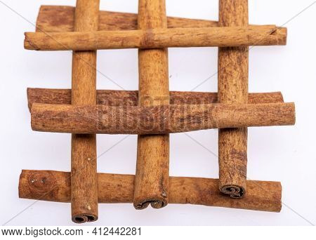 Cinnamon Sticks, Classic Spice From The Inner Bark Of Tropical Asian Trees, Flavorful And Aromatic F