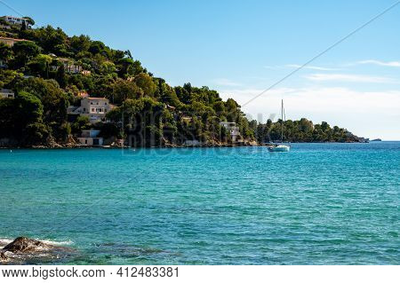 Summer Vacation On French Riviera, Crystal Clear Azure Blue Water Of  Mediterranean Sea In Saint Cla