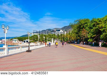Gelendzhik, Russia - October 03, 2020: Embankment In Gelendjik City. Gelendzhik Is A Resort Town Loc