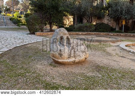 Jerusalem, Israel, February 27, 2021 : Evening View Of An Abstraction-style Sculpture With An Urban 