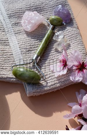 Gua Sha, Face Massage Natural Jade Roller Made Of Natural Stone And Home Spa Set