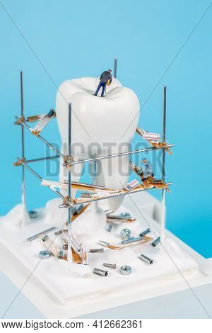 Moscow, Russia - 9th Matra 2021: A Model Of A Human Tooth And An Art Installation Of Small Figures A
