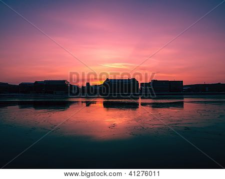 Nascer do sol eu porto de Copenhaga