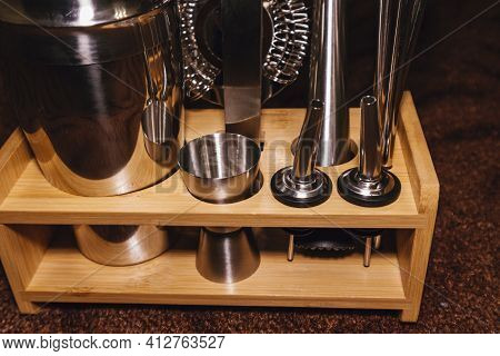 Bartenders Set Accessories Jigger Mader Strainer Metallic Tube Shaker Ice Tongs