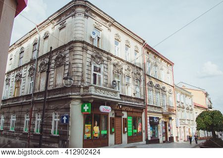 Przemysl, Poland - October, 2016: A Low Angle Shot Of Tenament Houses Facades In Old Town Of Przemys
