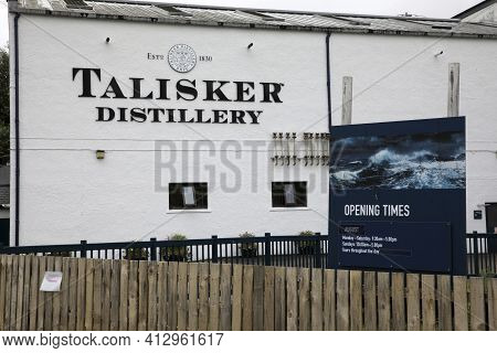 Skye Island (scotland), Uk - August 14, 2018: Talisker Whisky Distillery. Carbost, Loch Harport, Min