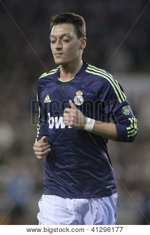 VALENCIA - Januar 20: Mesut Ozil während der spanischen Fußball-Liga-Spiel zwischen FC Valencia und Real Ma