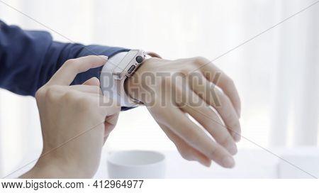 Smartwatch Business Of Businesswoman  Using Smartwatch, Smartwatch Hand Device Notify Computer 5g Co