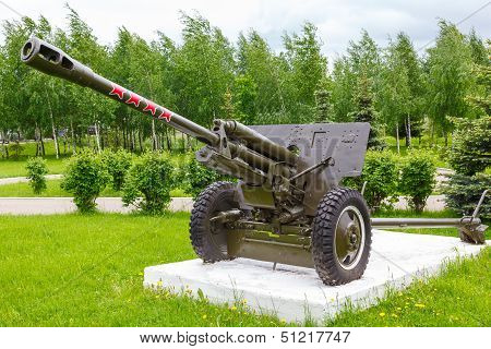 Soviet divisional gun Zis-3