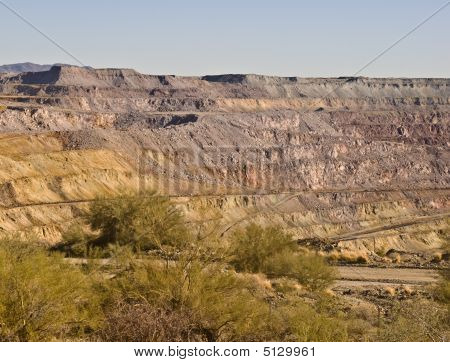 Vecchio abbandonato striscia miniera all'Ajo, Arizona