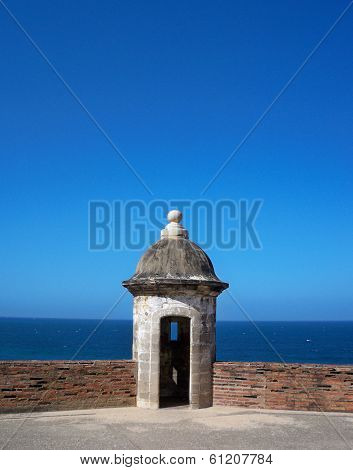 Ocean-facing parapet at Castillo de San Cristobal