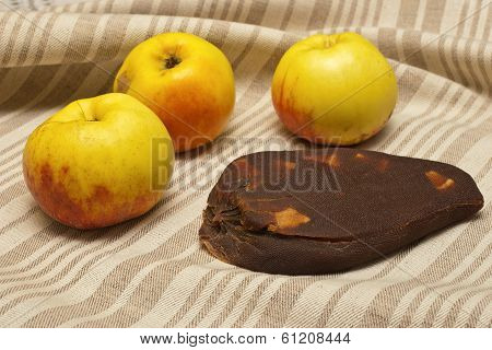 Traditional Lithuanian Apple Cheese