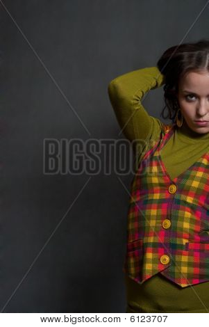 Dívka v kvadratických vestě