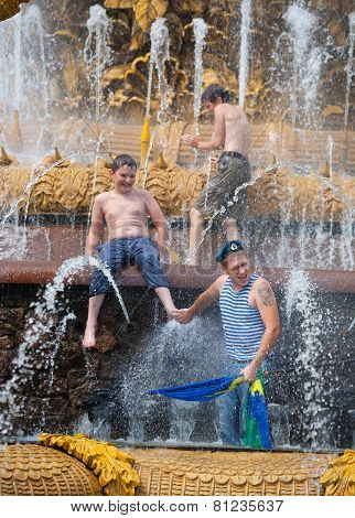 Russian Paratrooper Demobilized Playing With Two Boys
