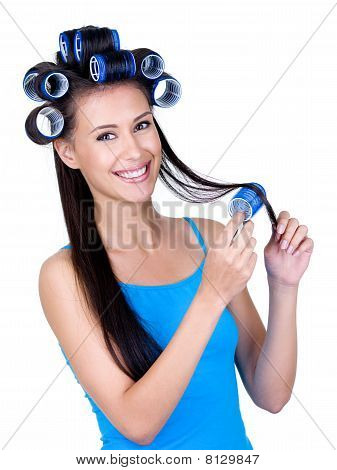 Glad kvinde med Hairrollers