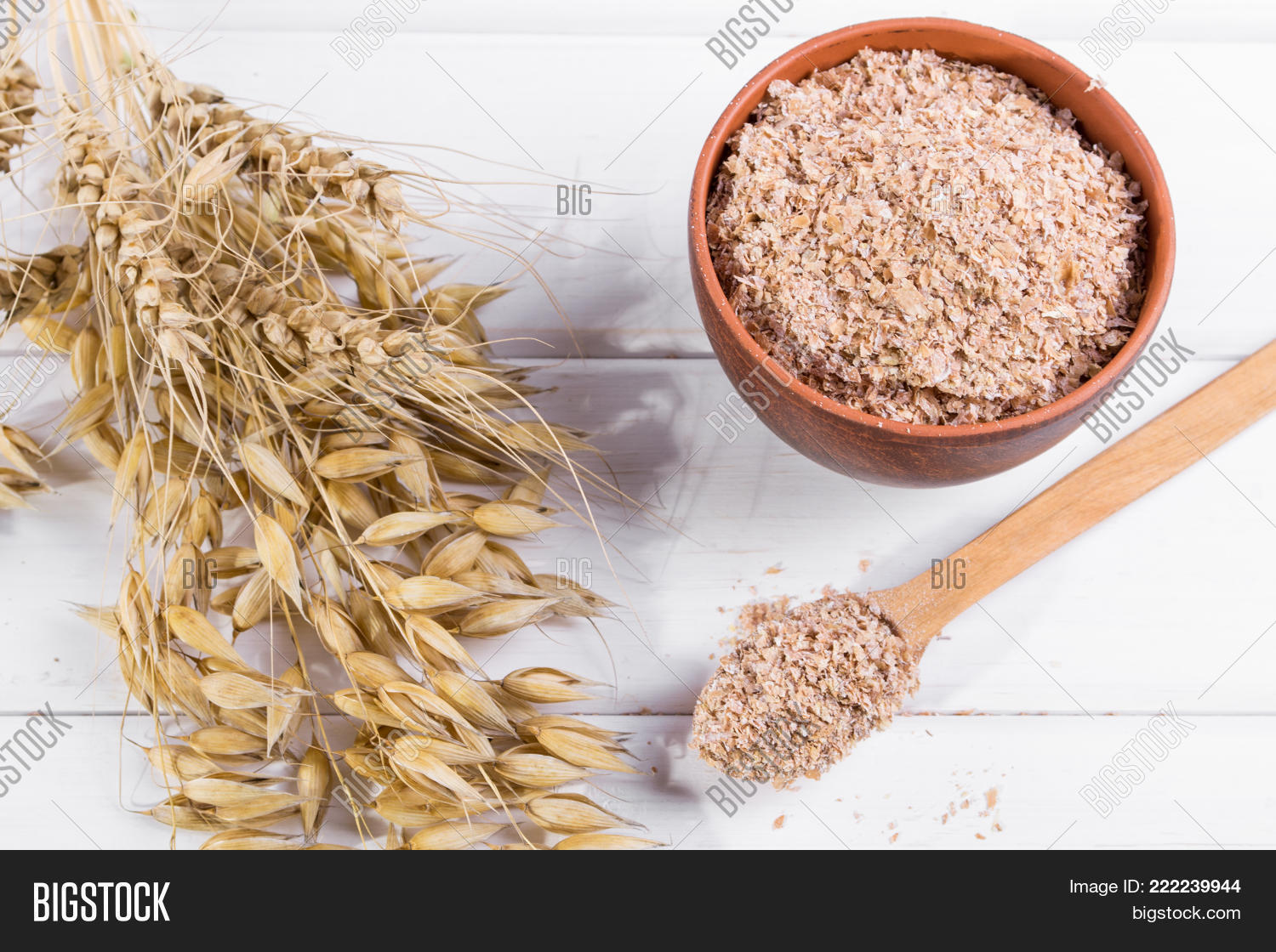 Отруби овсяные в германии. Отруби мелкие. Отруби овса. Отруби. Овсяные хлопья с отрубями.