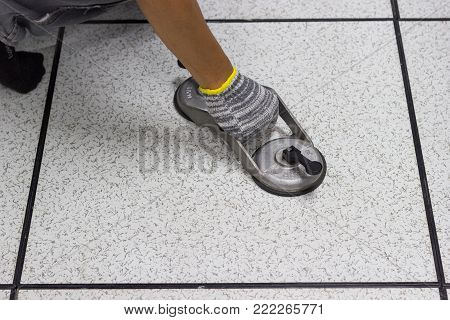 Man hand grab device Suction Lifter - Tool platform - Tool for  The open floor in the data center room
