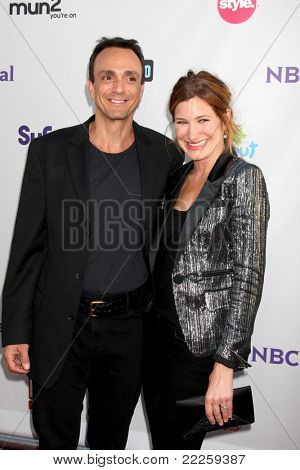 ลอสแองเจลิส - 1 aug: แฮงก์ Azaria, Kathryn Hahn มาที่พรรคปลอด TCA ฤดูร้อน 2011 ที่ SLS ร้อน