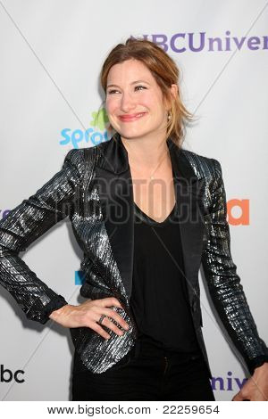 ลอสแองเจลิส - 1 aug: Kathryn Hahn มาที่ปาร์ตี้ SLS โรงแรมปลอด TCA ฤดูร้อน 2011 ในเดือนสิงหาคม 
