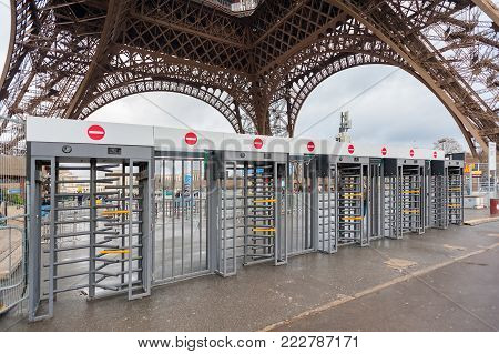 Paris, France - Janv 10, 2018 :  No Entry sign on a new fence around the Eiffel Tower delimiting a new pay zone for tourists.