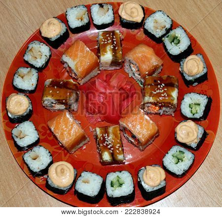Among all the possible recipes of Japanese cuisine, it is worth to separately identify sushi and rolls, which are customary to use hot. Filling for rolls can be any rolls with eels, rolls with caviar, rolls with cucumber, but the technology of their prepa