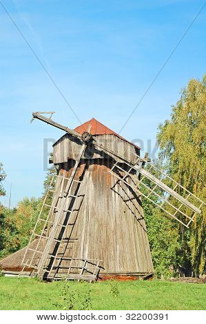 Antikke træ vindmølle