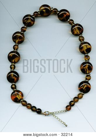 Una collana di perle di ambra