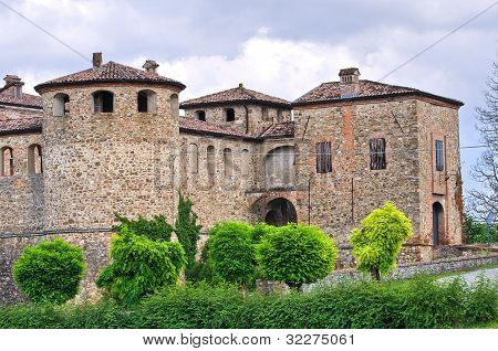 ปราสาท Agazzano Emilia-Romagna อิตาลี
