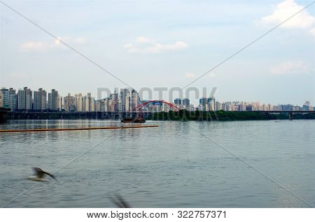 Hang River In Seoul In The Evening