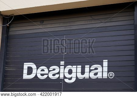 Bordeaux , Aquitaine France - 05 27 2021 : Desigual Logo Brand And Text Sign Of Shop On Spanish Stor