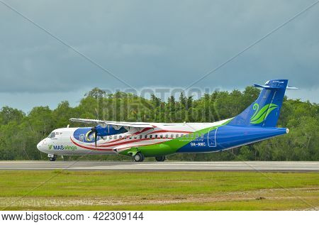 Labuan Ft,malaysia-may 21,2021: Maswings Aircraft Atr-72-500 Display The Malaysian National Flag Air