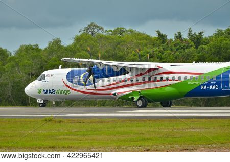 Labuan Ft,malaysia-may 21,2021: Maswings Aircraft Atr-72-500 Display The Malaysian National Flag Air