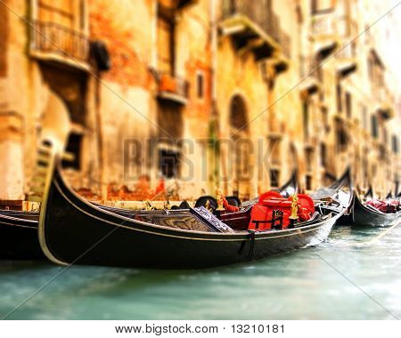 Tradizionale corsa di gandola Venezia (shallow DoF, messa a fuoco su gandola)