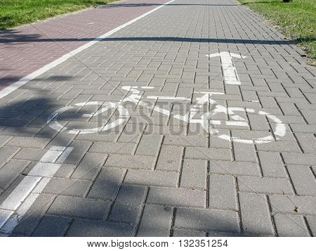 A cycle track is bordered by a pedestrian footpath