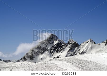 Ślad Snowcat na stoku