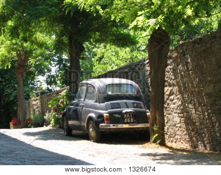 Coche viejo en la Toscana