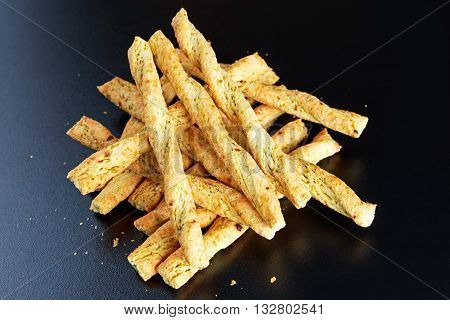 Curly bread sticks with onion and chives.