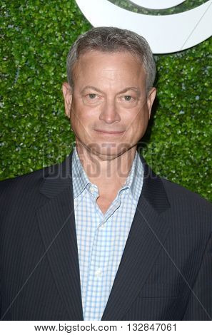 LOS ANGELES - JUN 2:  Gary Sinise at the 4th Annual CBS Television Studios Summer Soiree at the Palihouse on June 2, 2016 in West Hollywood, CA