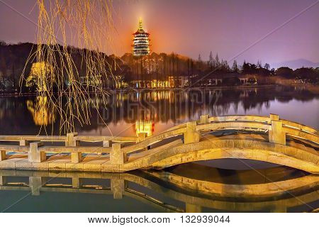 Old Chinese Leifeng Pagoda Bridge Garden West Lake Hangzhou Reflection Zhejiang China .