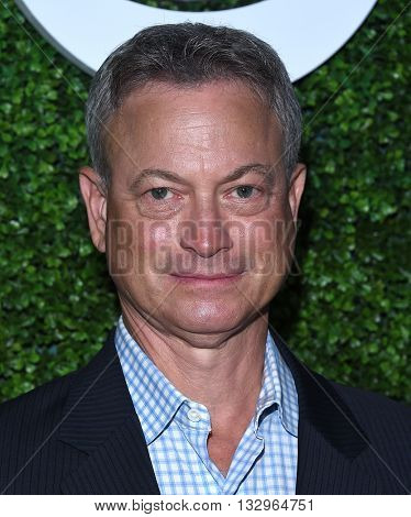LOS ANGELES - JUN 02:  Gary Sinise arrives to the 2016 CBS Summer Soiree  on June 02, 2016 in Hollywood, CA.                